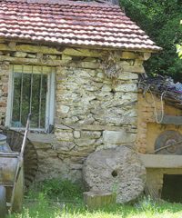 Бялата водна мелница